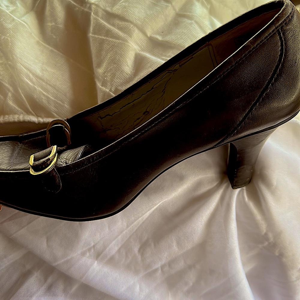 Size 9 set of “Nine West” high heel pumps. Contact if  interested.